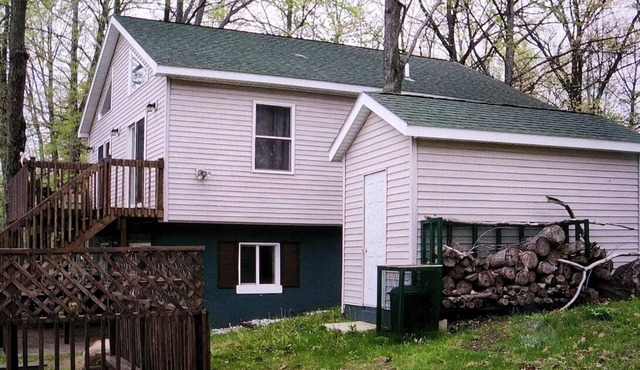 Remodeled 3BR 2BA Beachfront Cottage, Pet Friendly. All-Sports Lakefront