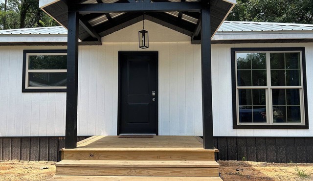 Richburg Retreat - Tiny House on a Fishing Pond - near Brewton and Flomaton