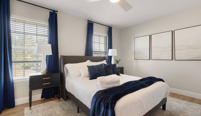 Right Where You Want to Be/Walkable 5BR Townhome Near Notre Dame