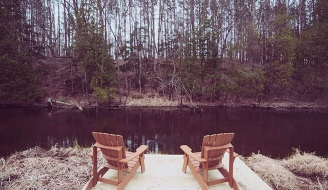 RIVER FRONT-Pet Friendly-Couples-Nature-Firepit