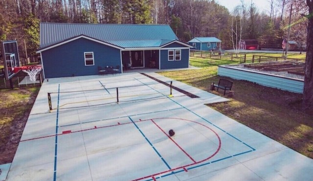 RIVER FRONT Pickleball & Bball Patio-Pets-2 houses