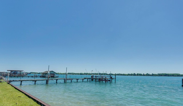 Riverfront St Clair Home - Walk to Downtown!