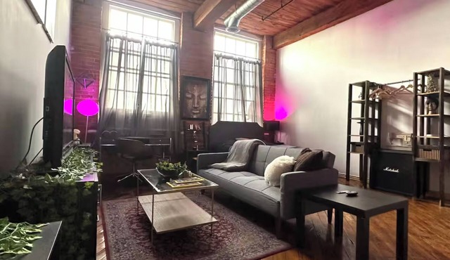 Riverside Boho Artist's Loft Downtown