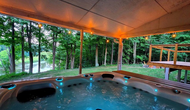 Riverside Retreat - Hot Tub, Fire Pit, River Views