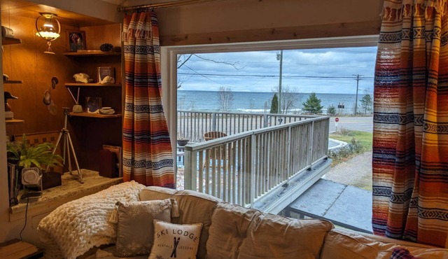 Rock Cut Cottage Marquette - 2 Bedrooms, Lake Views, SAUNA & 17 acres of hiking