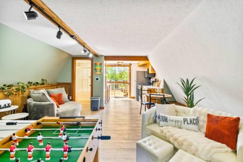 Romantic A-frame HeartJacuzzi Firepit Kayaks