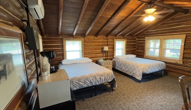 Romantic Hideaway | Hot Tub, Fire Pits & Paddle Board Rentals