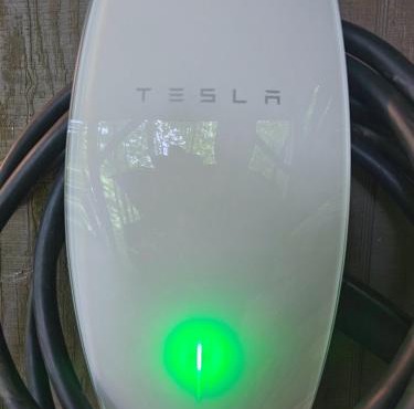 Romantic Summer Couples Escape, Private Hot Tub, EV Station, Fast 600 Mbps WiFi