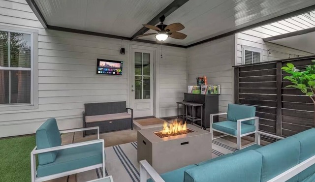 Rooftop, Large Backyard, Fire Pit, Near Downtown Nashville!