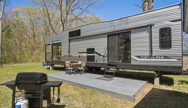 Round Lake Getaway Camper: Full Kitchen, 2 BR's, Dock, Pedal Boat Near Ludington