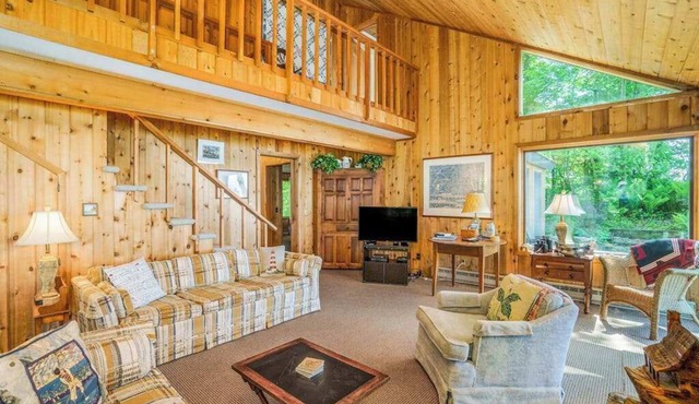 Rustic dream-home w/lake views, wraparound deck, & wood-burning fireplace