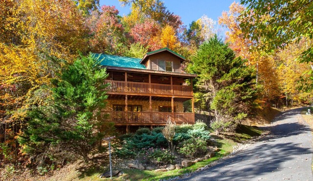 Rustic Gatlinburg Retreat w/Pool Table & Fireplace Charm