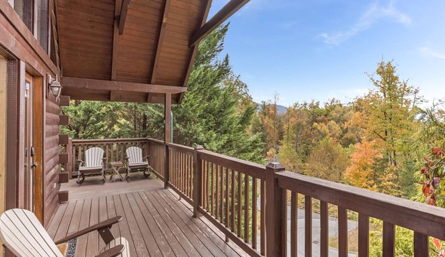 Saddle Ridge | Pet Friendly, Hot Tub, Pool Table!