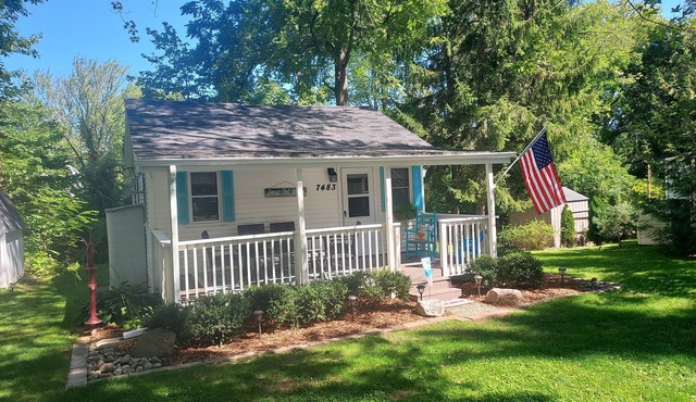 Sandy beach retreat! 500 ft to beach! 3 miles to the quaint village of Lexington