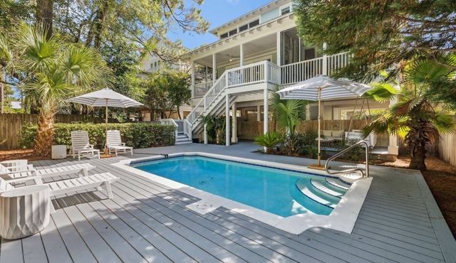 Screened Porches w/Private Pool and LSV
