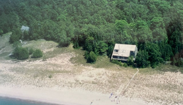 Secluded beachfront cottage in Northport with stunning sunsets on Lake Michigan in Northport