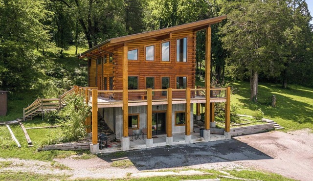 Secluded Cabin with Panoramic Views
