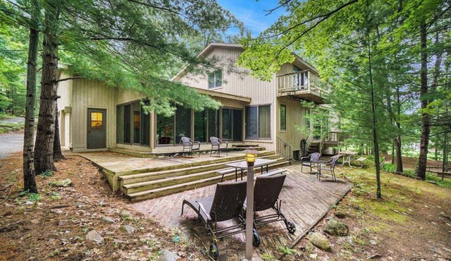 Secluded home with three kitchens, vaulted ceilings, washer/dryer, & patios