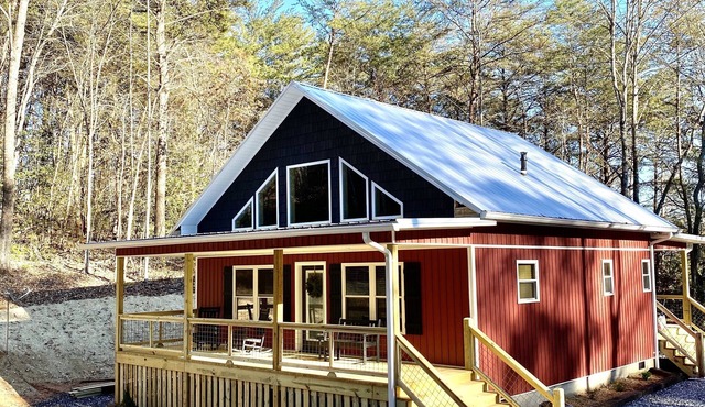 Secluded in woods-1 mile from Smoky Mtn Nat'l Park & Great Smoky Mtn Railway
