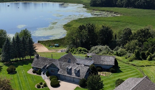 Secluded Lakefront Chalet