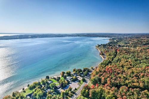 Secluded Suttons Bay Retreat w/Fire Pit!