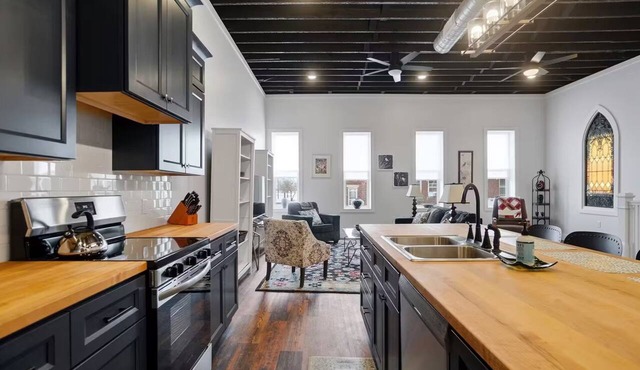 Serene 1750 Sq Ft Loft Luxury Apartment