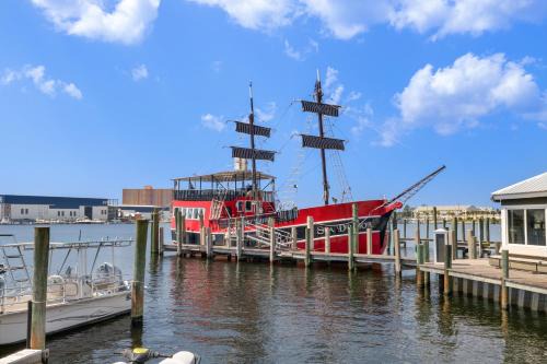 Serenity by the Sea! 4BR Retreat, Sleeps 12, Walk to Beach