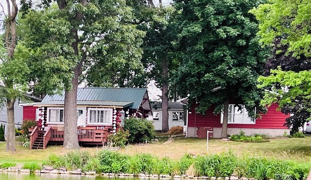 Shipshewana, AmishCountry, 2 neighboring spaces. Sleeps up to 12.
