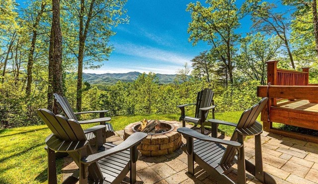 Shooting Star Ridge: Mountain View Cabin Near Cherokee with Hot Tub