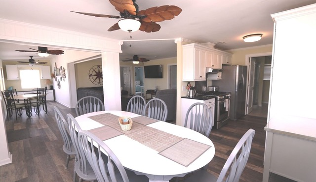 Shuckers & Beaches! In Beautiful Mexico Beach, FL