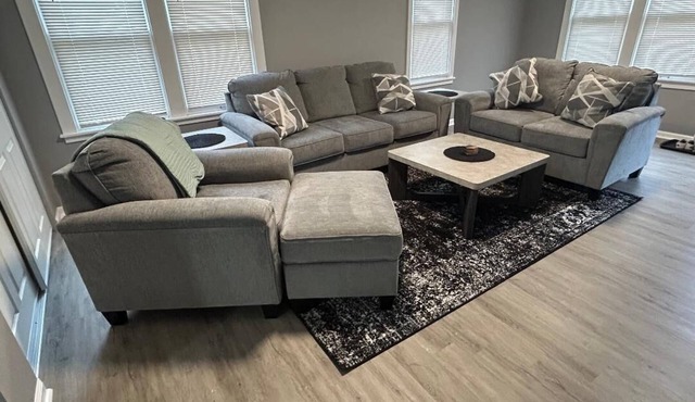 Silver Maple Cottage - 3 Bedrooms Newly Renovated!