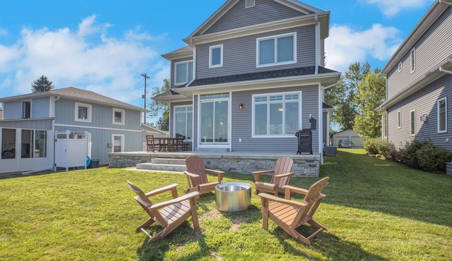 Skye Retreat : Dive Into Summer Fun at Skye Retreat on Wamplers Lake