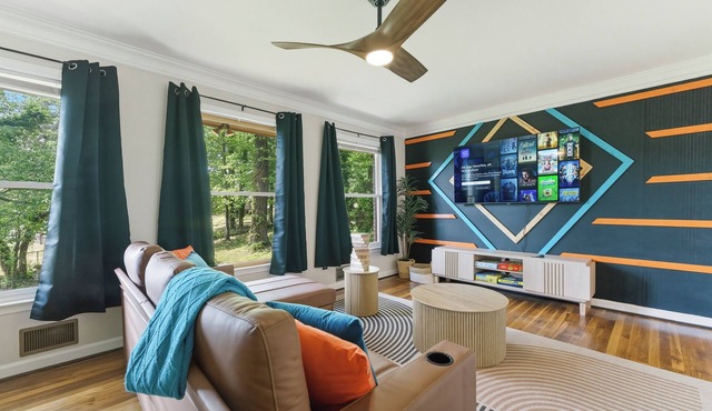Sleeps 10 Near Atlanta +Family and Pet friendly
