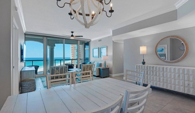 Sleeps 6-Stunning Ocean Front Views-Luxury Resort