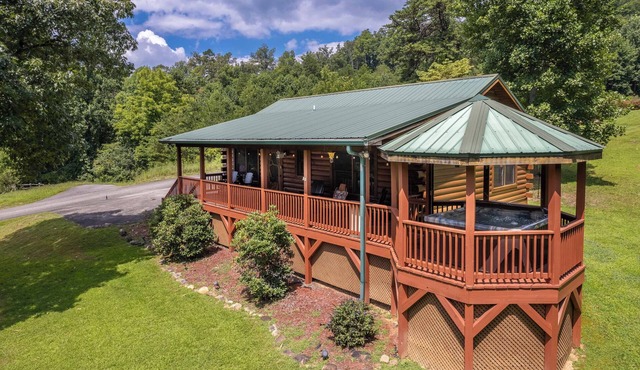 Slow Lane Express-Hot Tub - Fire Pit - Covered Porch