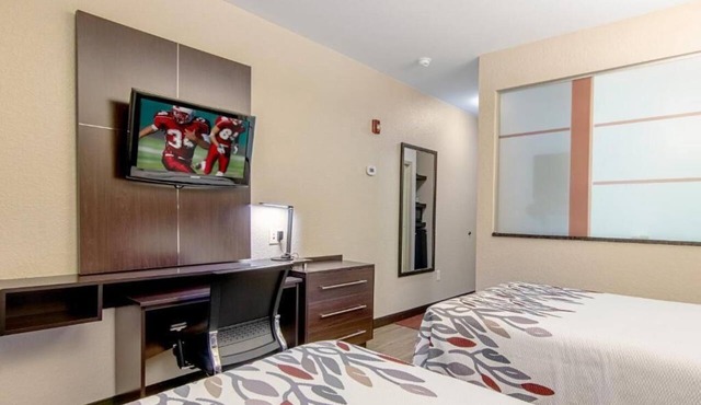 Southern Charm: Pets Allowed, Parking! Short Drive to Sky Zone Trampoline Park