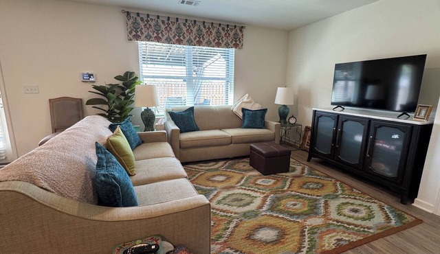 Southern Tide | Tuscaloosa Retreat Near Bryant-Denny Stadium | Sleeps 8