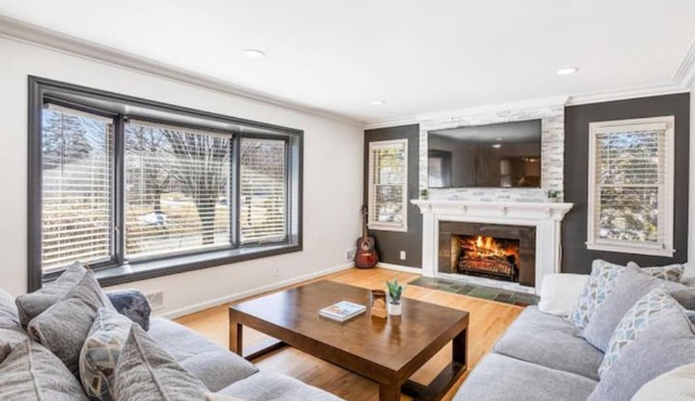 Spacious 3 BR Modern Home in Grosse Pointe Park