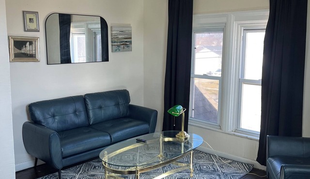 Spacious 3-bedroom apartment with WiFi, AC in marvelous Mount Clemens