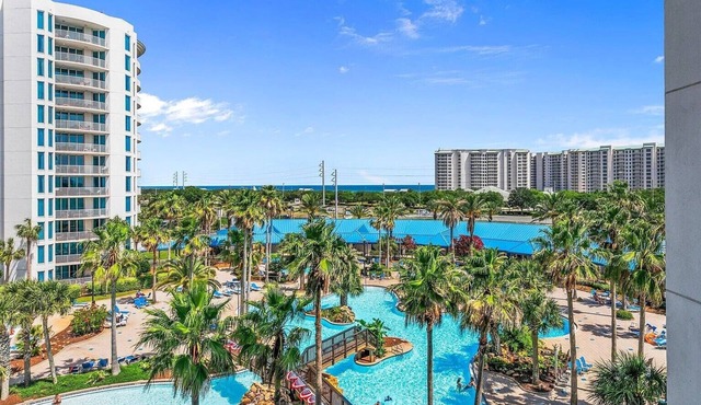 Spacious 3-bedroom apartment in gorgeous Destin with AC