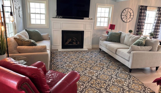 Spacious 4 Bedroom with Loft in Harter Heights. Walk to Notre Dame! in South Bend