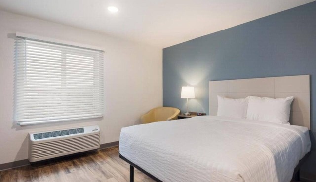 Spacious Accommodation w/Cooking Amenities & Great Local Access