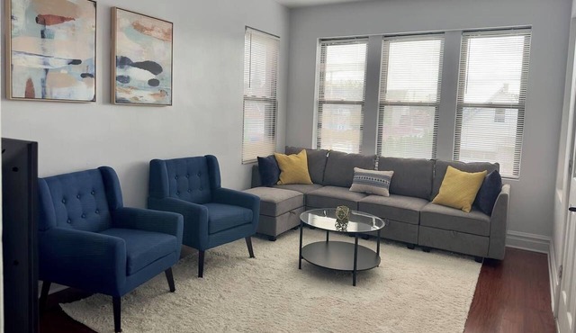 Spacious Apt | 4 Queen Beds | Free Parking