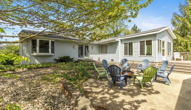 Spacious Country Home & 15 minutes from Lake Michigan