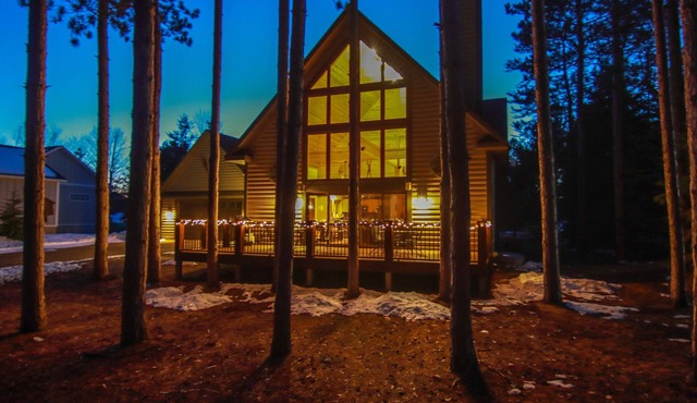 Spacious Crystal Mountain Resort Cabin w/Game Rm! Minutes to Ski/Golf/Spa/Pool!