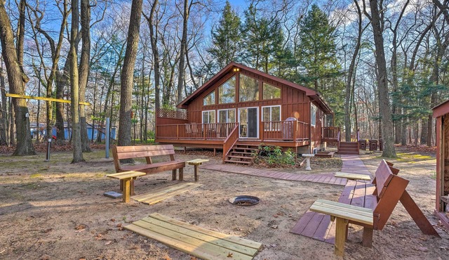 Spacious Family Escape: Walk to Lake Michigan!