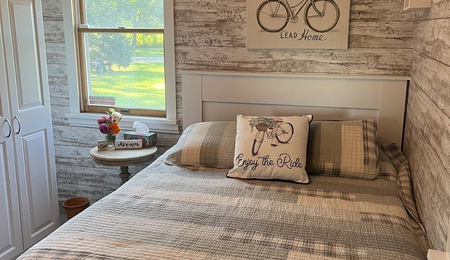 Spacious lake house for the whole family to enjoy. 61 ft of private beach.