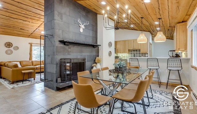 Spacious Mountain Getaway W/ Game Room in Morrison