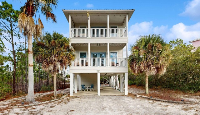 Spacious private home with patio, balconies, close to beaches