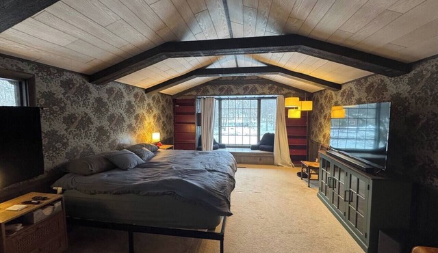 Spacious Riverfront Retreat